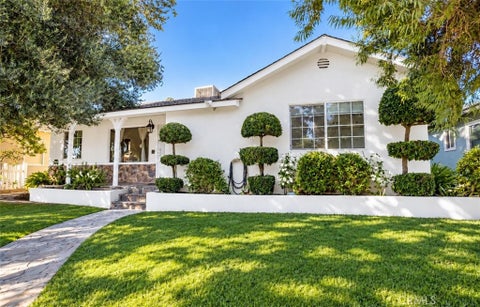 Photo of 19519 Welby Way, Reseda, CA 91335 (MLS # SR26218470)