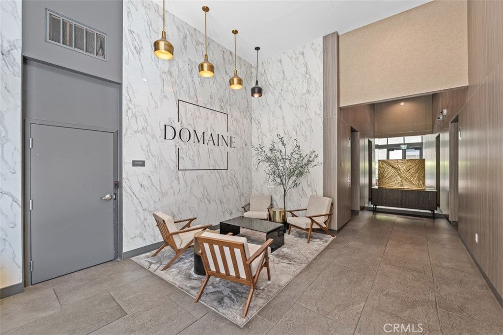 39 S Los Robles Avenue 6020