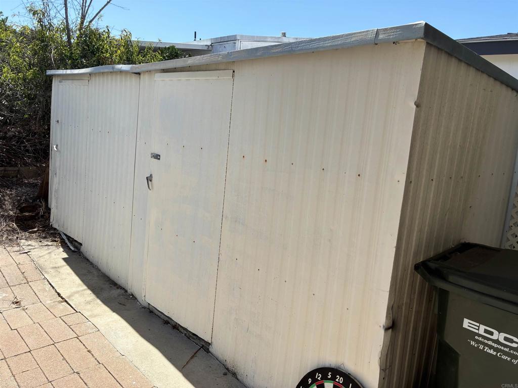 718 Sycamore Avenue 23