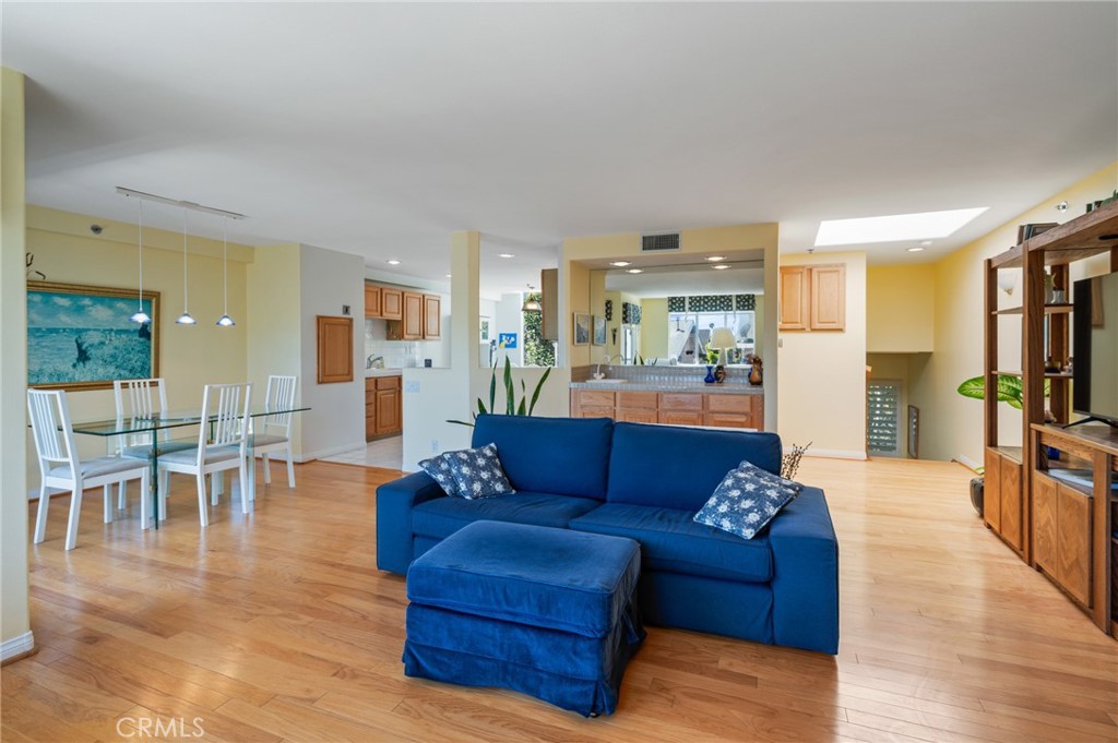 669 W 40th 2