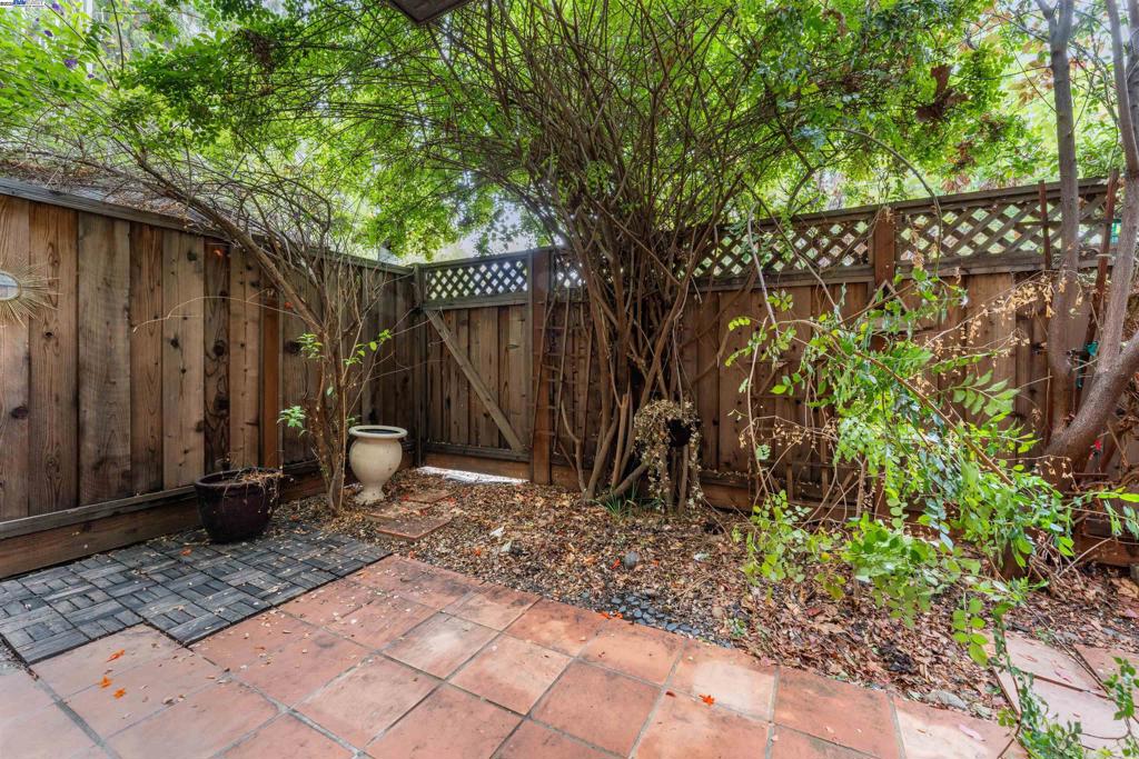 LIVERMORE DOWNS - Residential