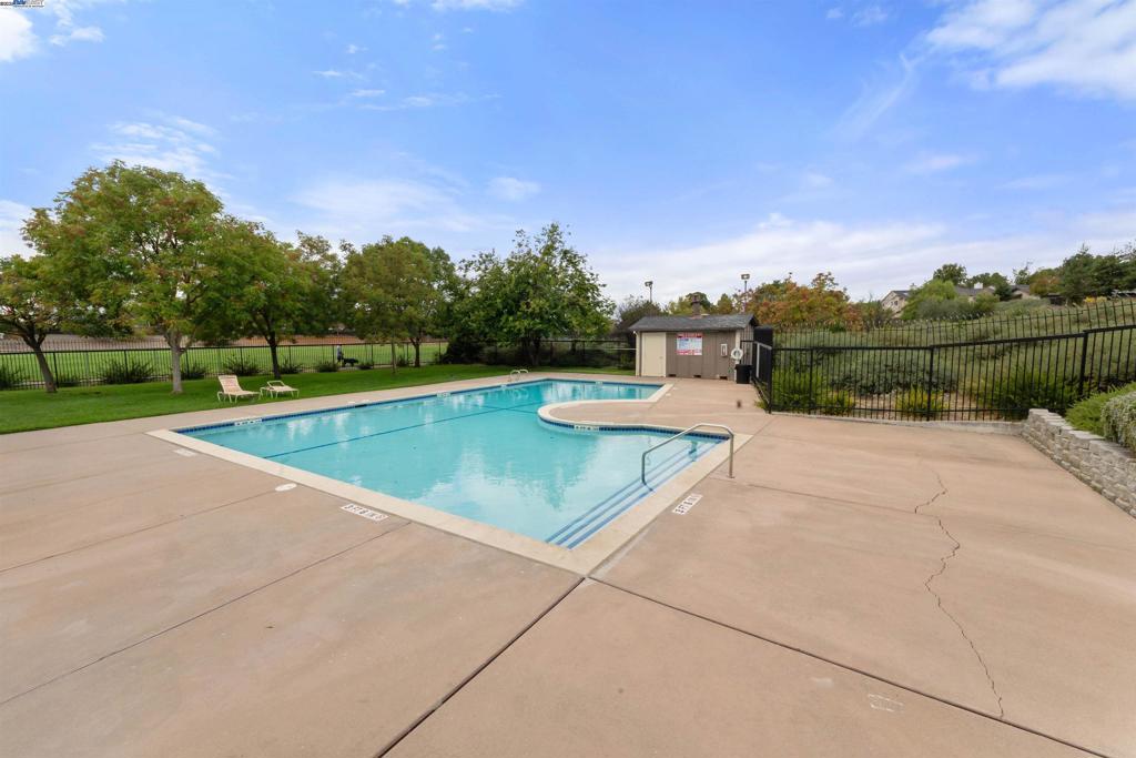 LIVERMORE DOWNS - Residential