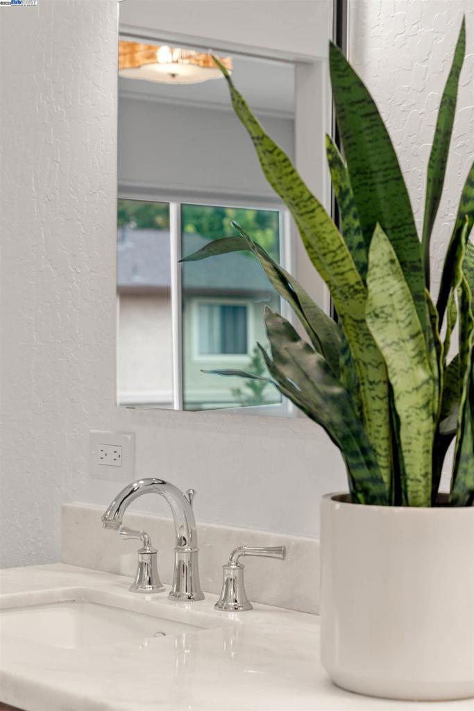 LIVERMORE DOWNS - Residential