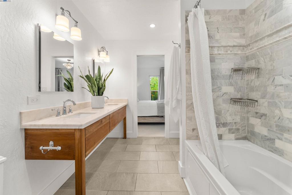 LIVERMORE DOWNS - Residential