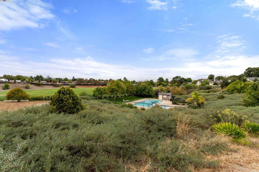 LIVERMORE DOWNS - Residential