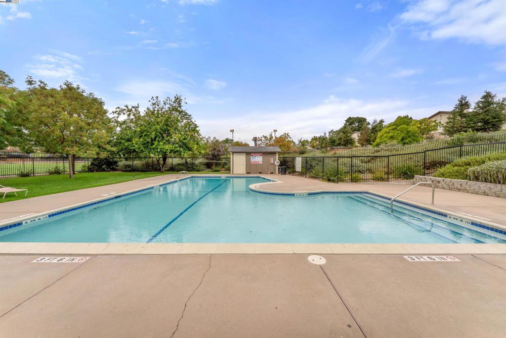 LIVERMORE DOWNS - Residential