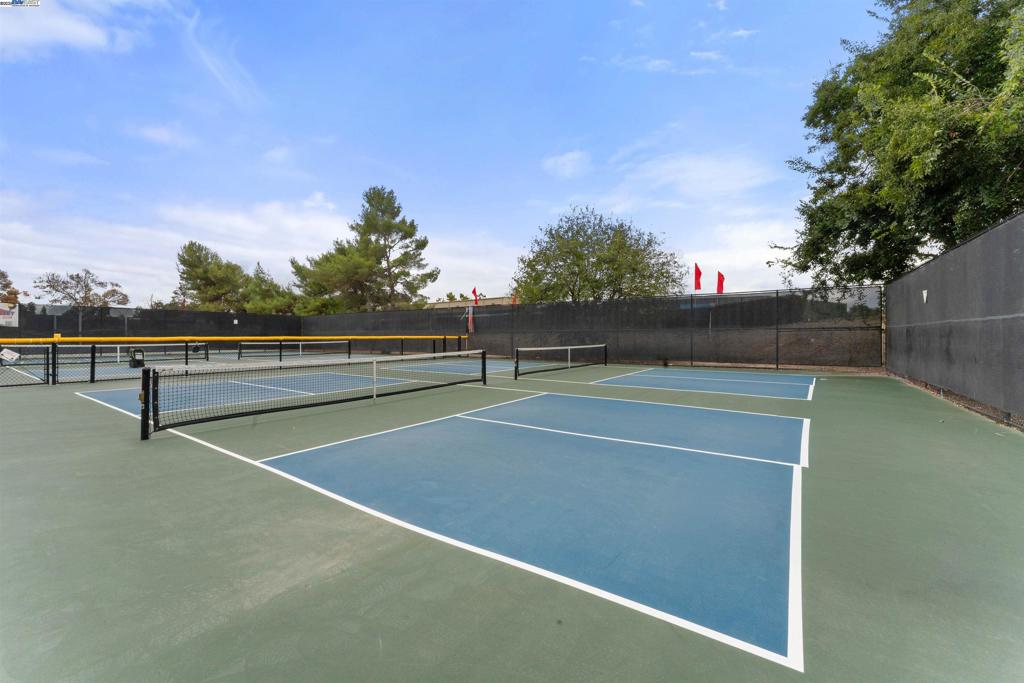 LIVERMORE DOWNS - Residential