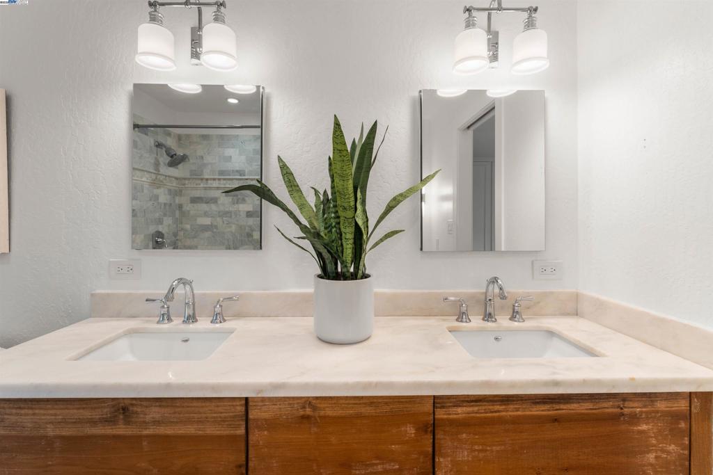 LIVERMORE DOWNS - Residential