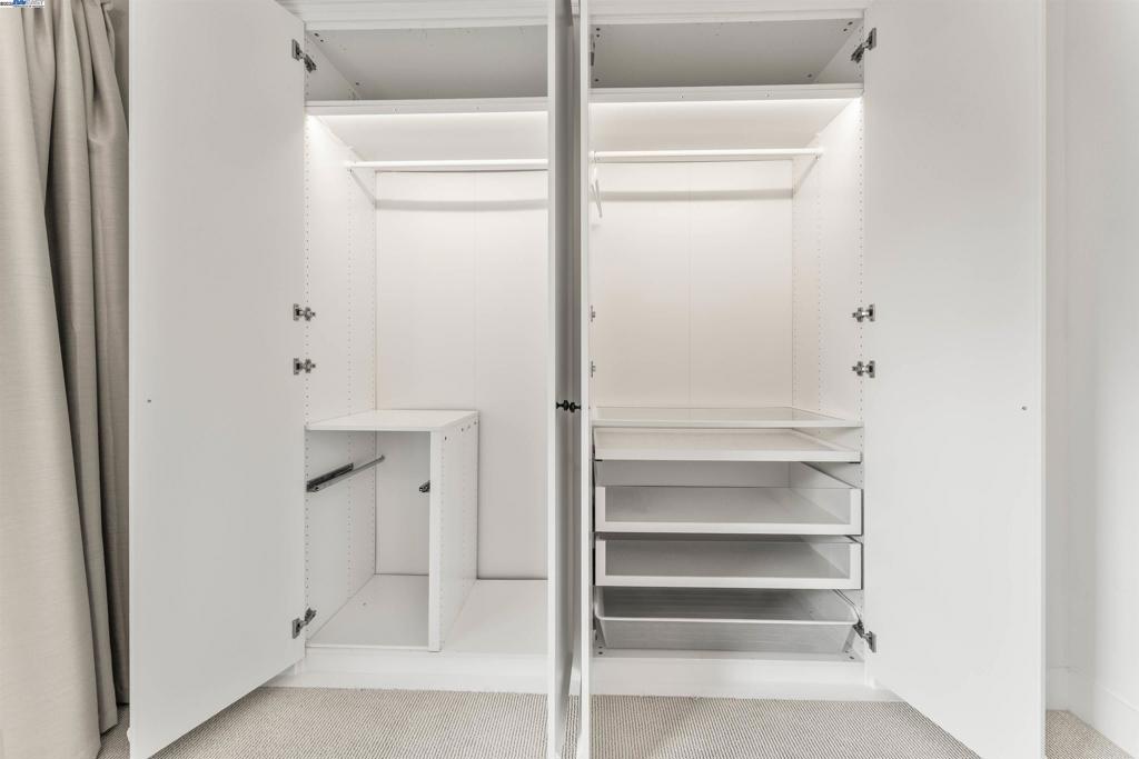 LIVERMORE DOWNS - Residential