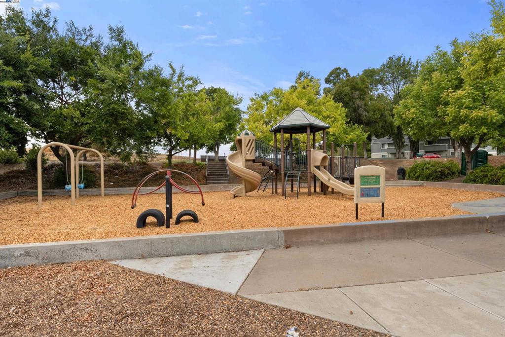 LIVERMORE DOWNS - Residential