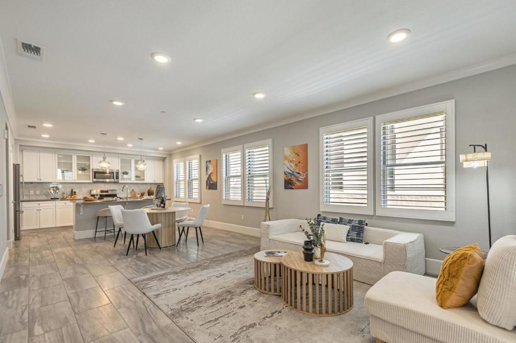 1057 Foxglove Place 202
