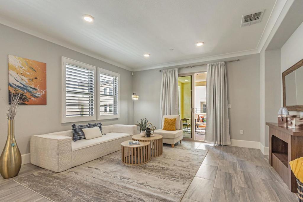 1057 Foxglove Place 202