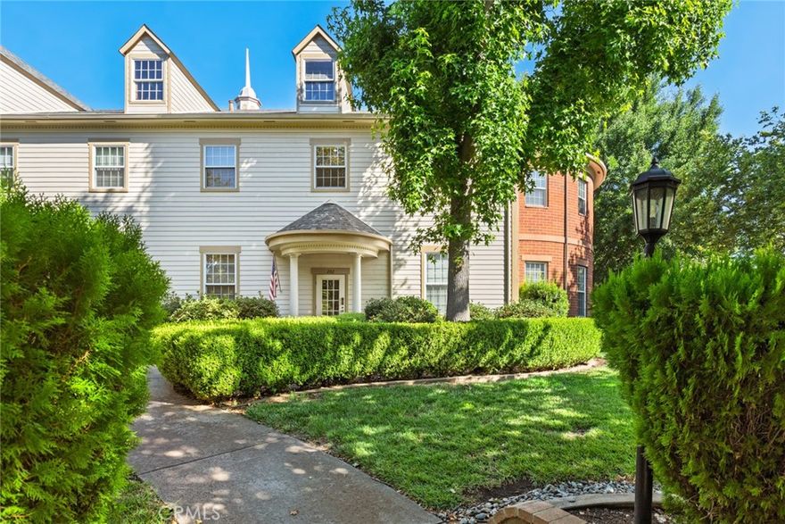 Nice second floor office space located in the Capital Building at Philadelphia Square. Equipped with four large offices with ample windows and private bathroom. Ample possibilities for this well maintained space in a quiet professional building.  Easy access to the freeway and ample parking available.