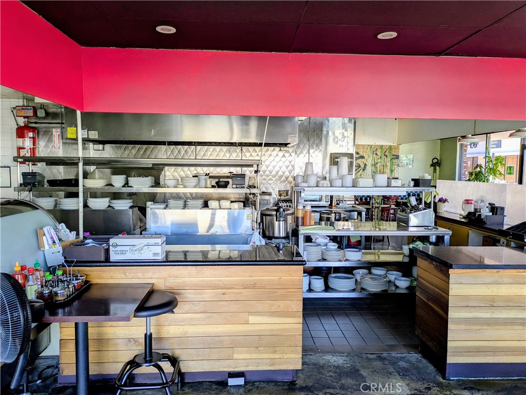 15928 Ventura Boulevard 101