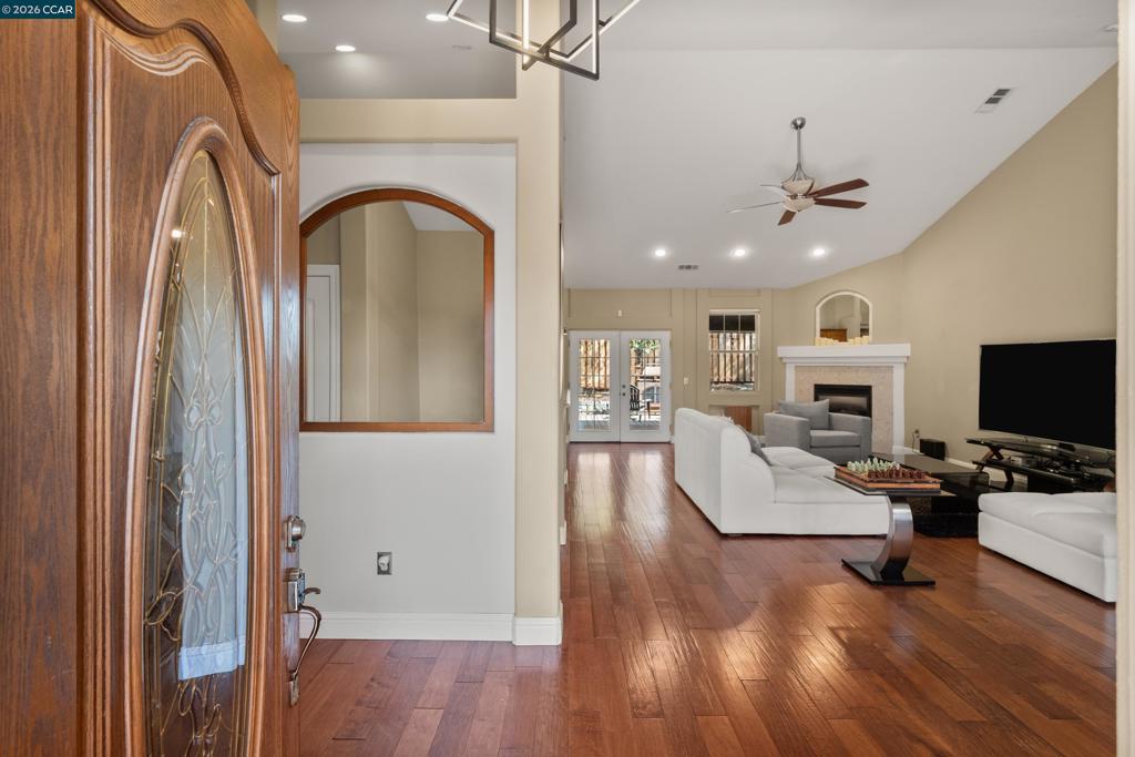 218 Smith Flat Rd