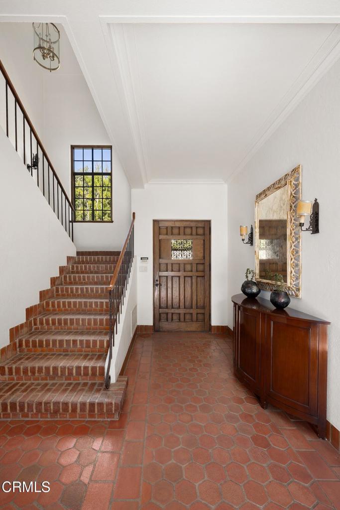 1275 Hillcrest Avenue