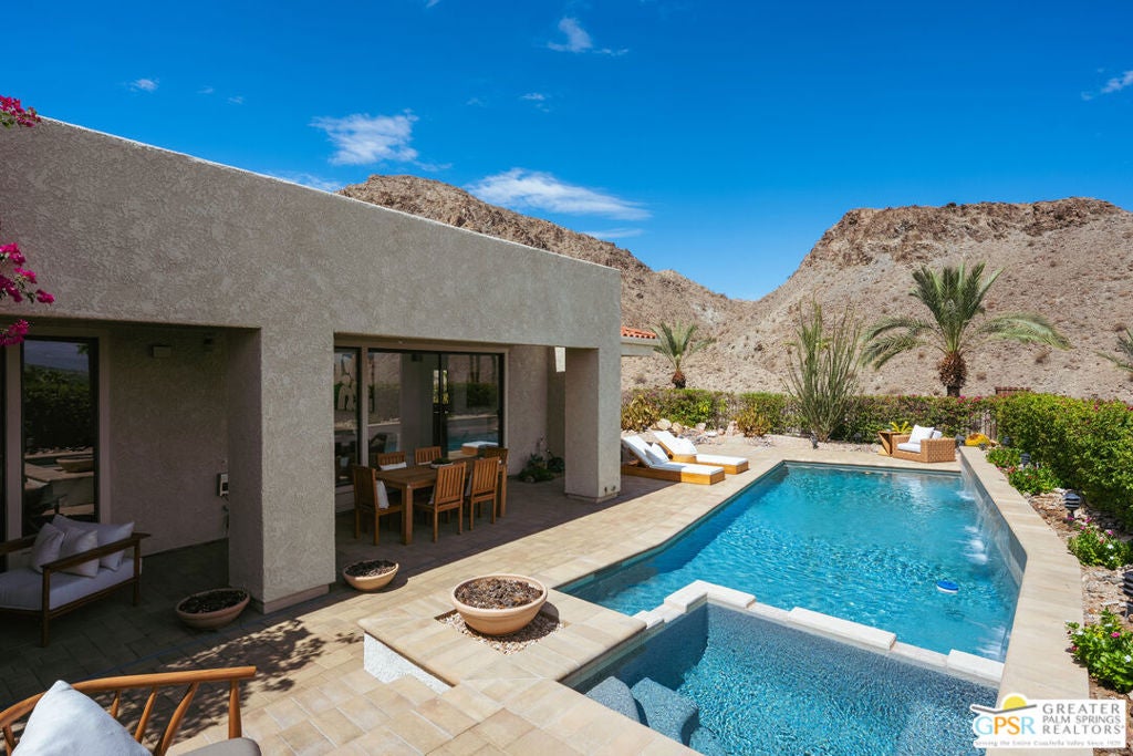 39 Mirage Cove Drive