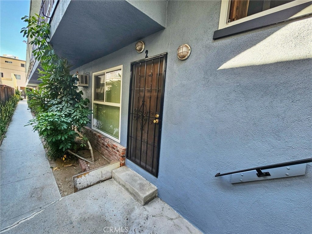 402 E Dryden