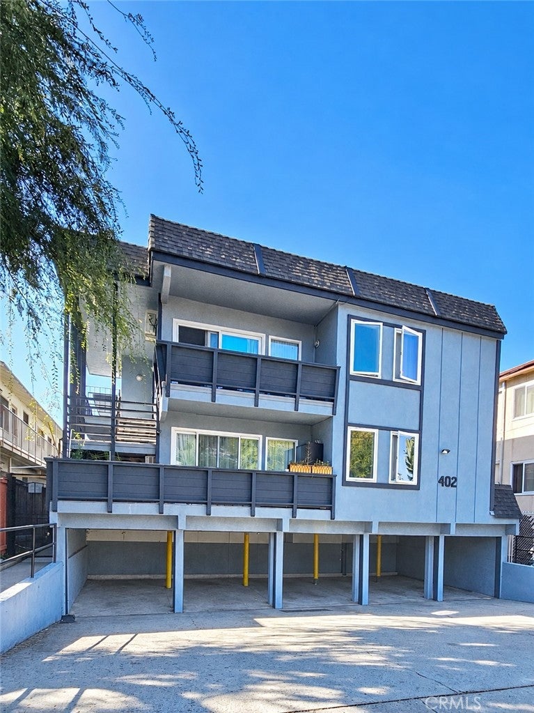 402 E Dryden