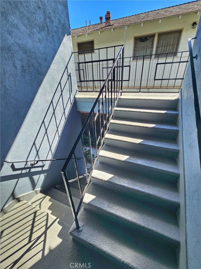 402 E Dryden