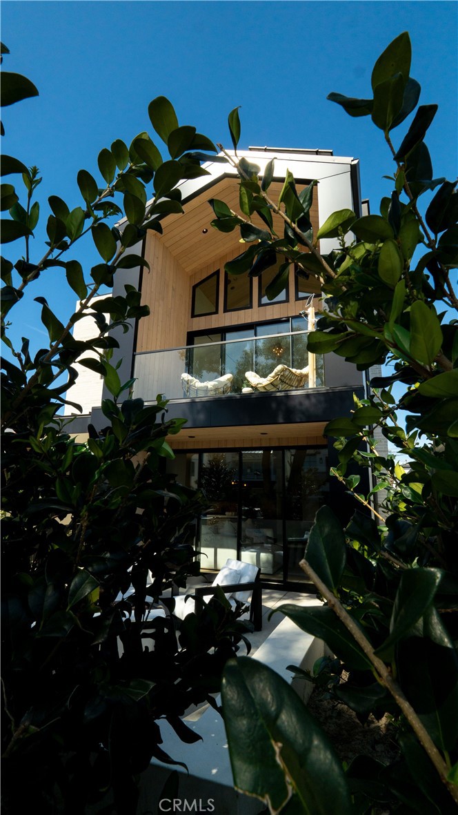 519 Narcissus Avenue