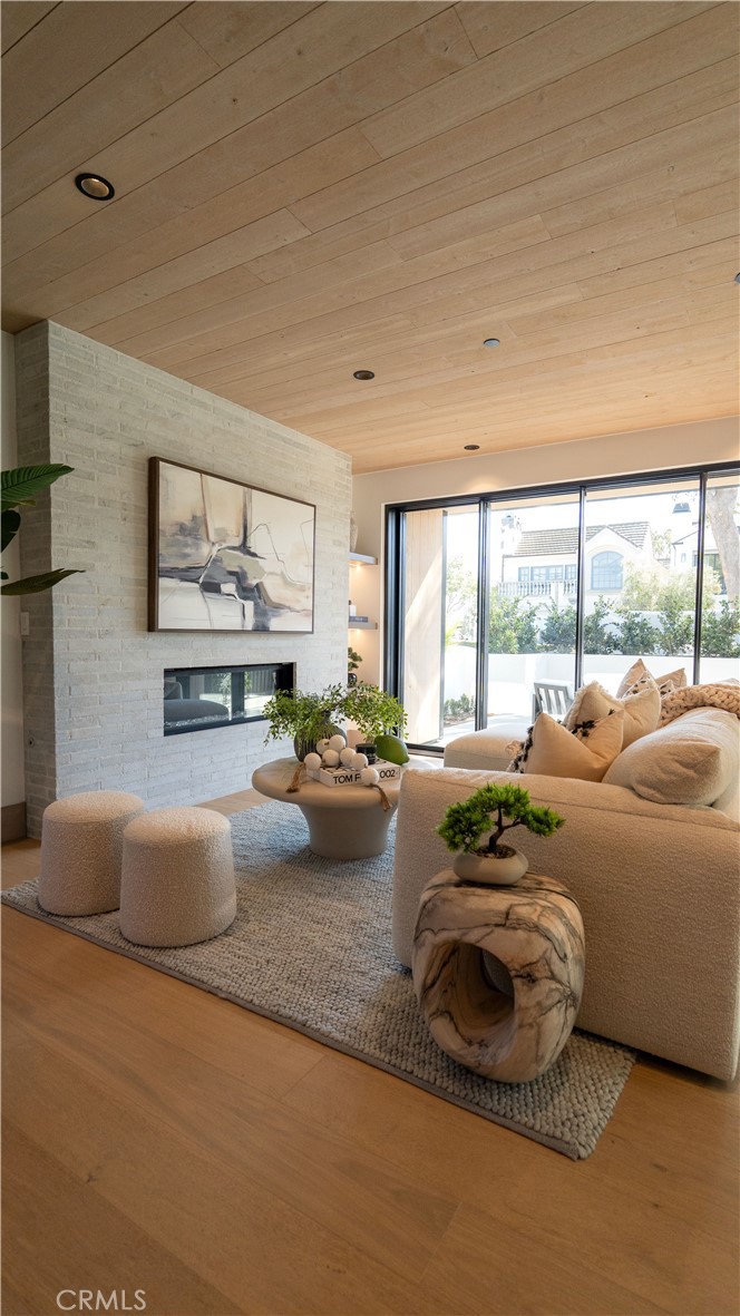 519 Narcissus Avenue