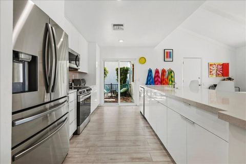 Tiny photo for 2134 S Sunshine Circle, Palm Springs, CA 92264 (MLS # 219146796PS)