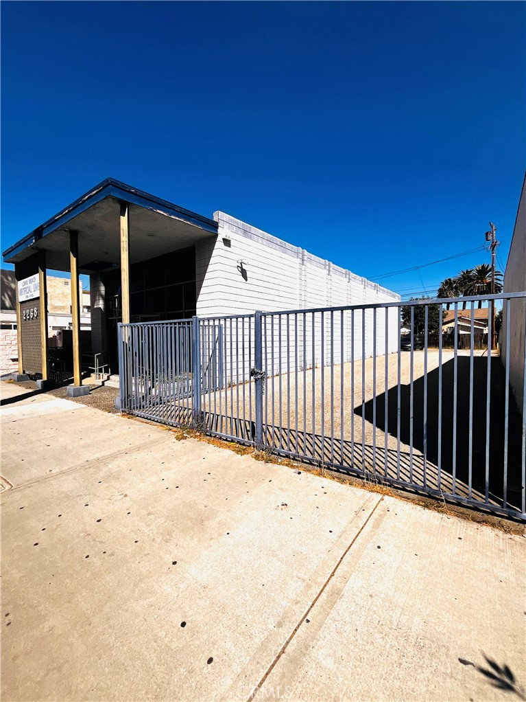 2268 N. Long Beach Blvd