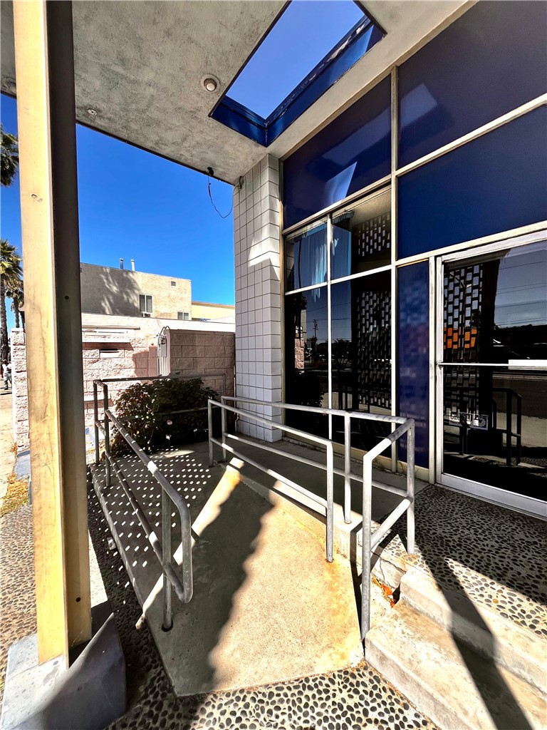 2268 N. Long Beach Blvd