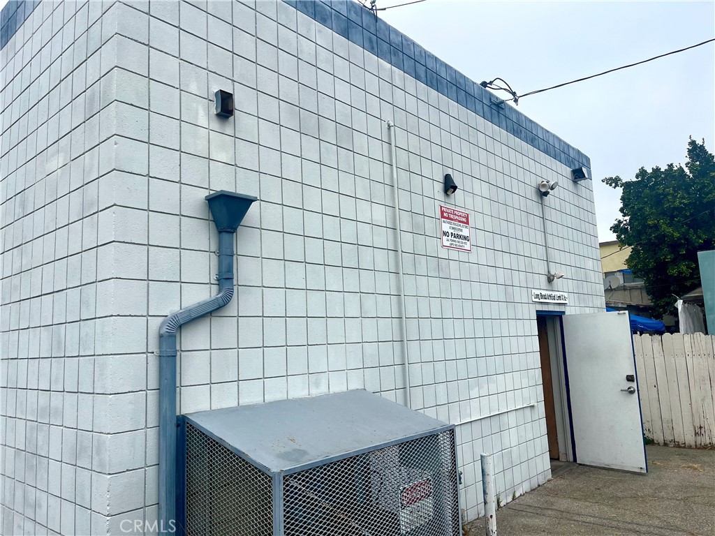 2268 N. Long Beach Blvd