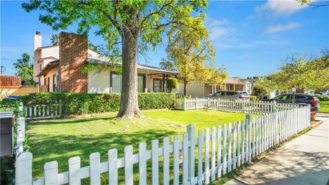 Photo of 5734 Norwich Ave, Sherman Oaks, CA 91411 (MLS # SR26160085)