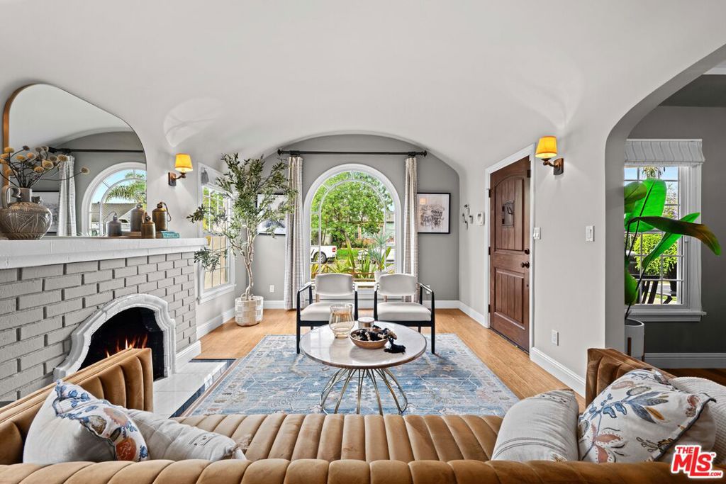 Properties 2 2628 Reynier Avenue