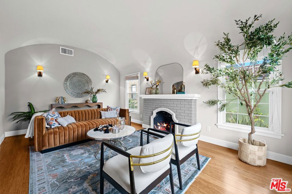 Properties 1 2628 Reynier Avenue