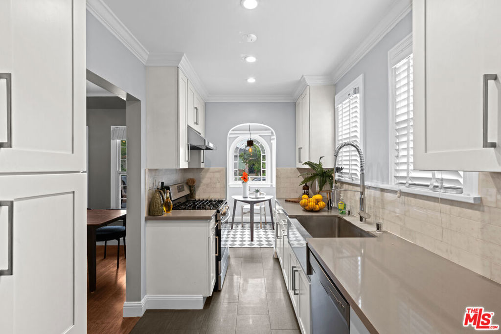 Properties 4 2628 Reynier Avenue