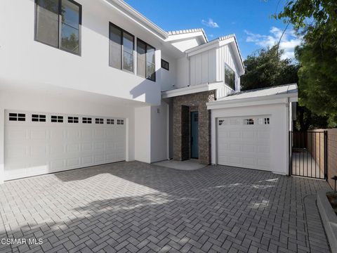 Photo of 3190 Los Robles Road #Unit C, Thousand Oaks, CA 91362 (MLS # 226001661)