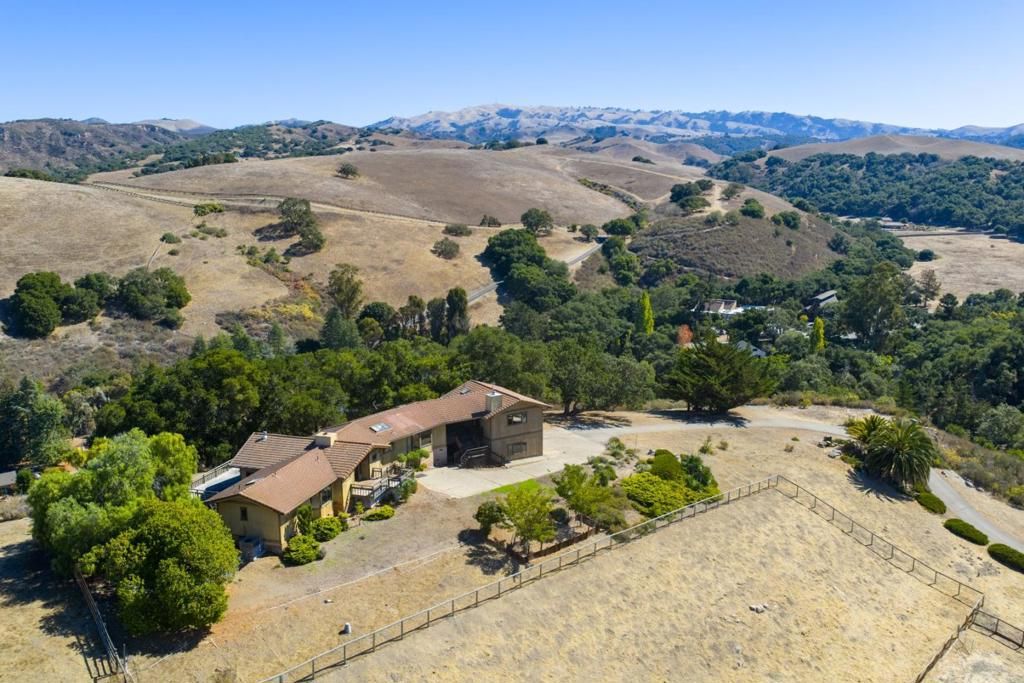 Photo of 274 Corral De Tierra Road, Salinas, CA 93908 (MLS # ML82025162)