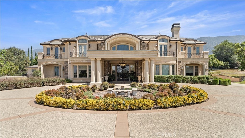 1433 Royal Oaks