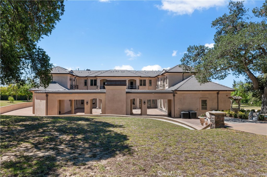 1433 Royal Oaks