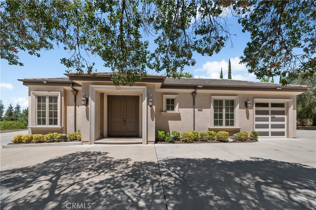 1433 Royal Oaks