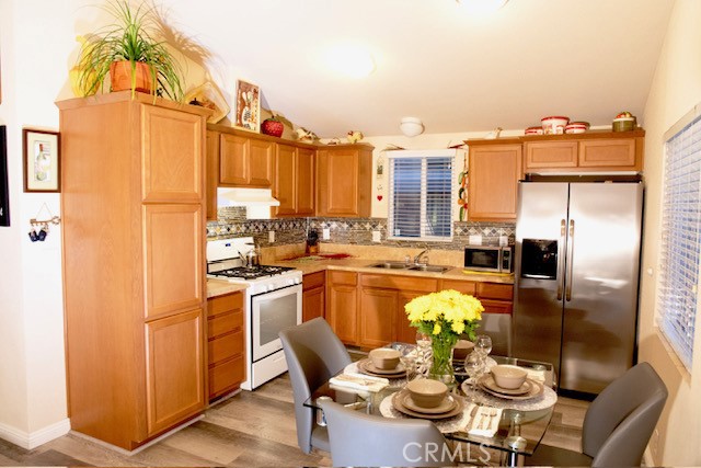 327 W Wilson Street 23