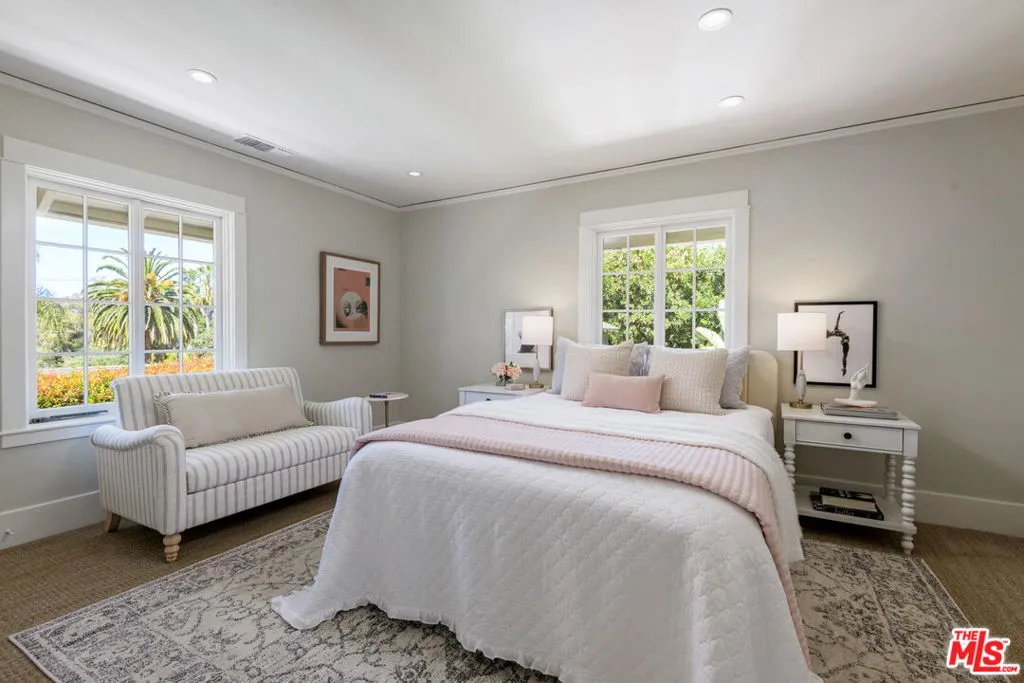 Santa Barbara, California 93101, United States, 3 Bedrooms Bedrooms, ,4 BathroomsBathrooms,Residential,Active,211770