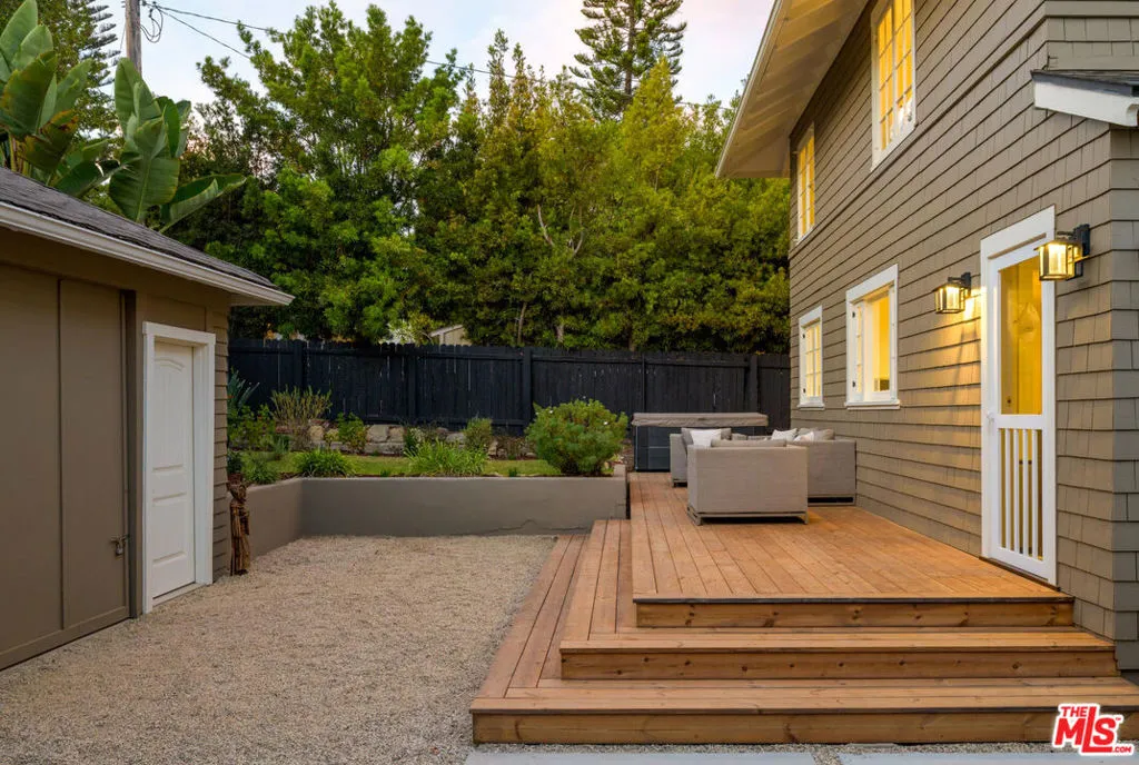 Santa Barbara, California 93101, United States, 3 Bedrooms Bedrooms, ,4 BathroomsBathrooms,Residential,Active,211770