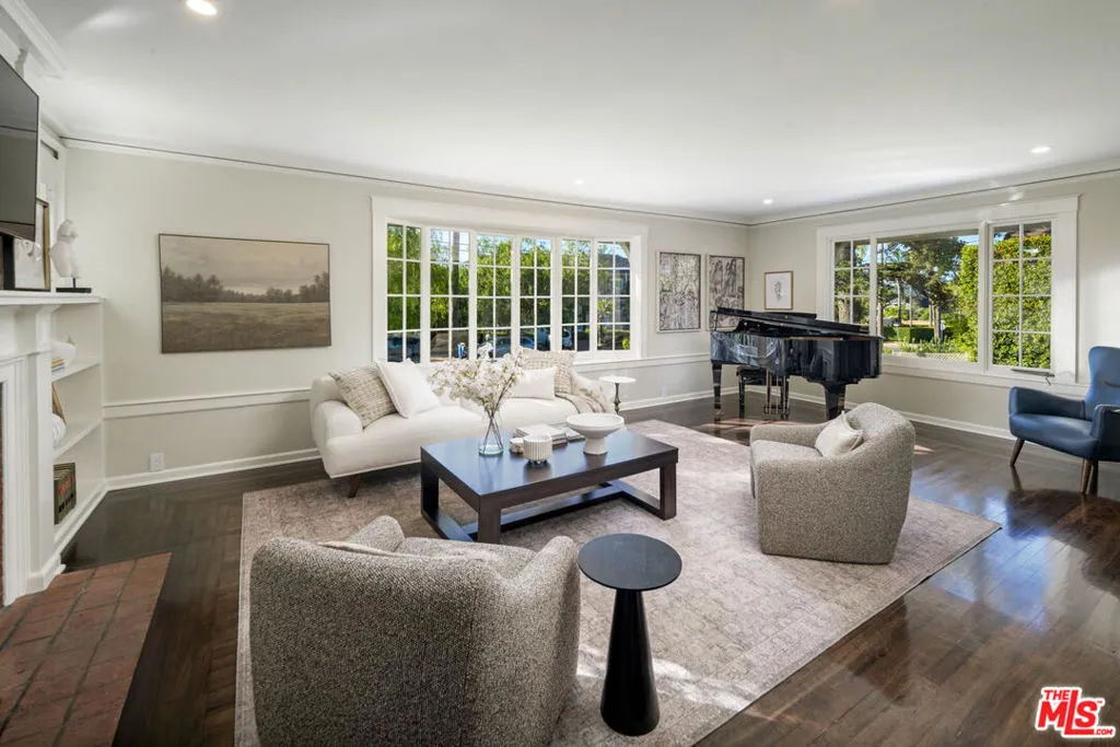 Santa Barbara, California 93101, United States, 3 Bedrooms Bedrooms, ,4 BathroomsBathrooms,Residential,Active,211770