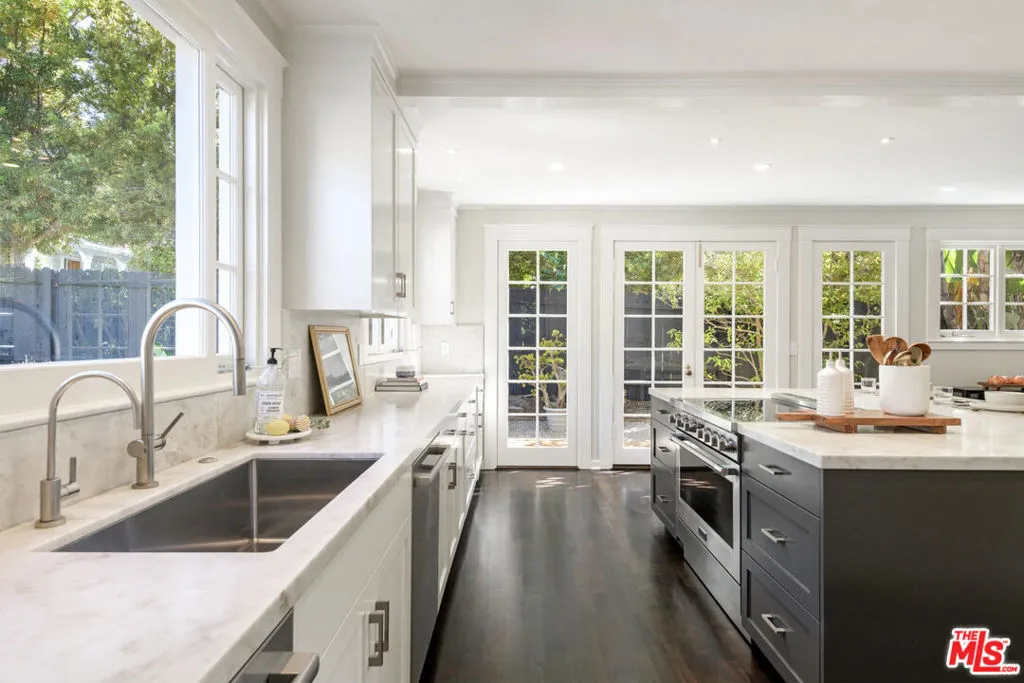 Santa Barbara, California 93101, United States, 3 Bedrooms Bedrooms, ,4 BathroomsBathrooms,Residential,Active,211770