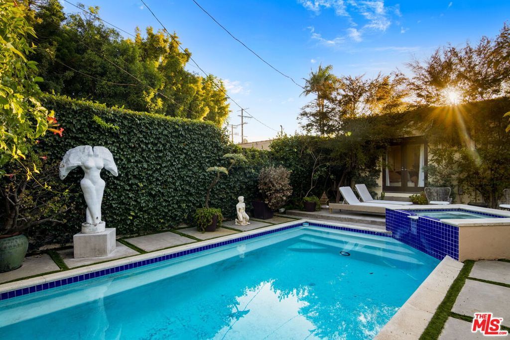 Photo of 724 N Spaulding Avenue, Los Angeles, CA 90046 (MLS # 25596159)