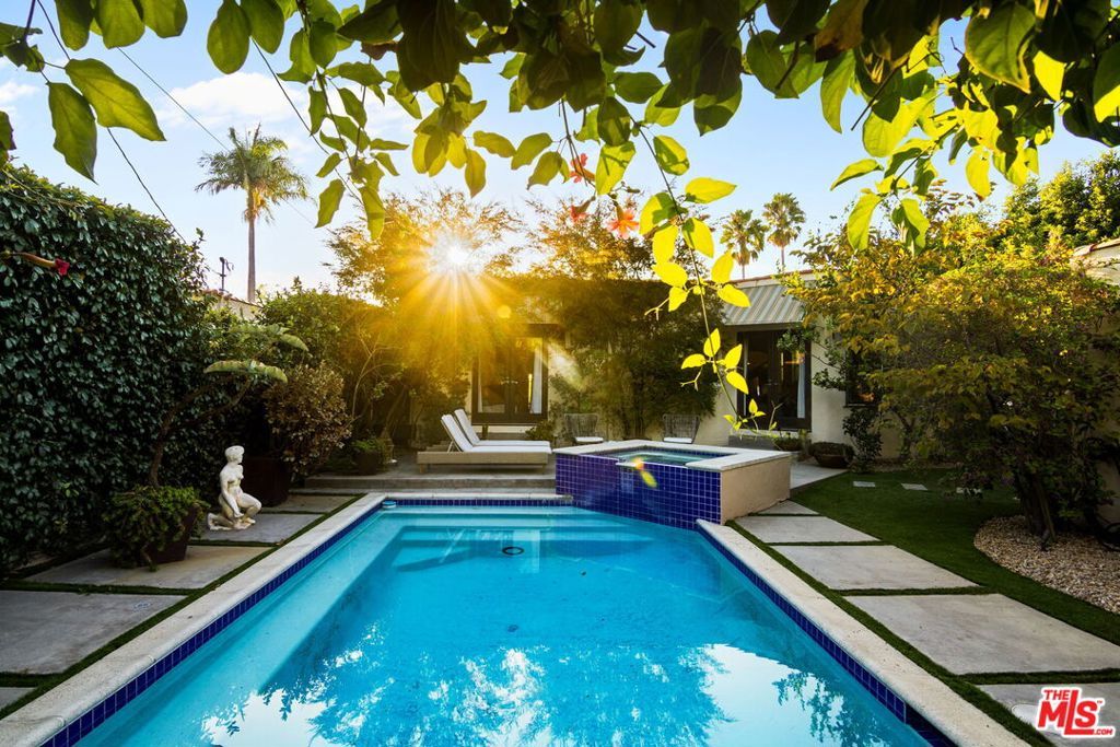 Photo of 724 N Spaulding Avenue, Los Angeles, CA 90046 (MLS # 25596159)