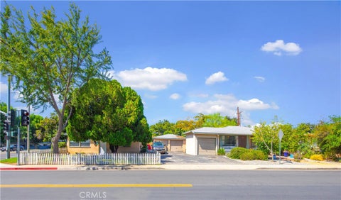 Photo of 309 N Cambridge Avenue, Claremont, CA 91711 (MLS # CV26216903)