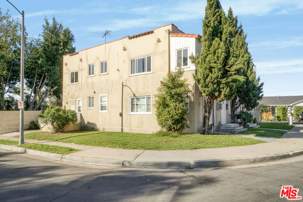 2337 Vineyard Avenue