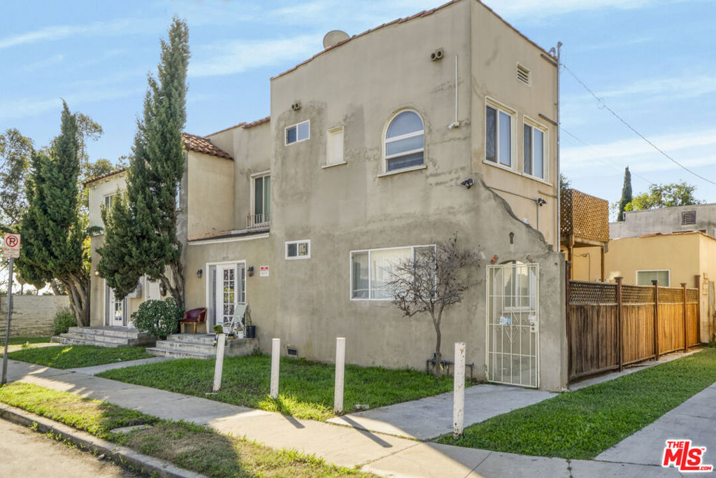 2337 Vineyard Avenue