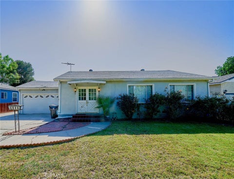 Photo of 8357 Aura AVE, Northridge, CA 91324 (MLS # SR26136929)